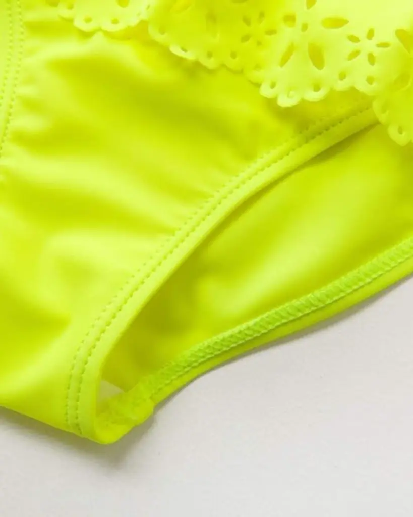 traje de baño - 2025-05-02T102508.616.webp