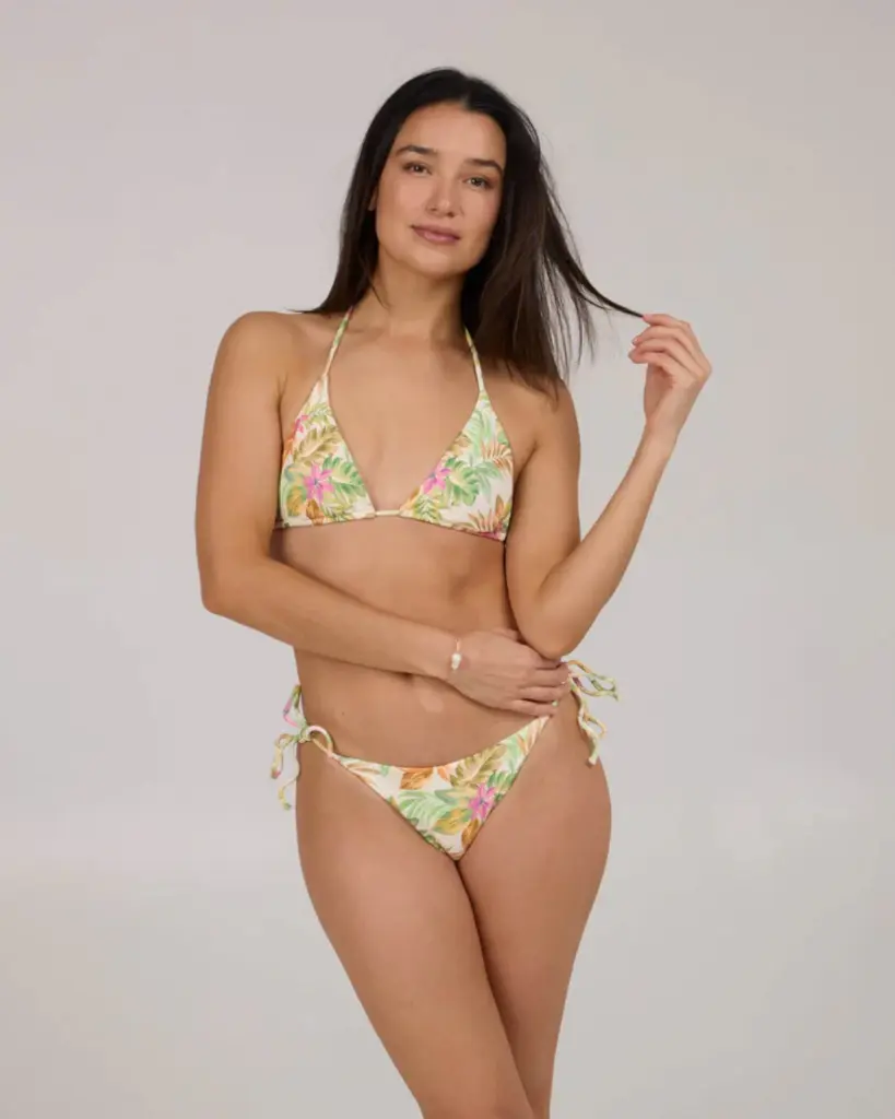 traje de baño - 2025-05-05T071216.730.webp